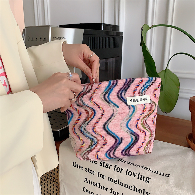 33182 New heavy-duty embroidered underarm bag, thick rainbow striped canvas bag, large-capacity women's handbag Application Scenario