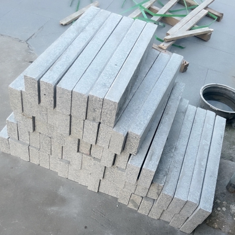 Granite sesame white curb stones, side stones, edge stones, flower beds, vegetable plots, tree pits, side slabs, flamed slabs, and curb stones Application Scenario
