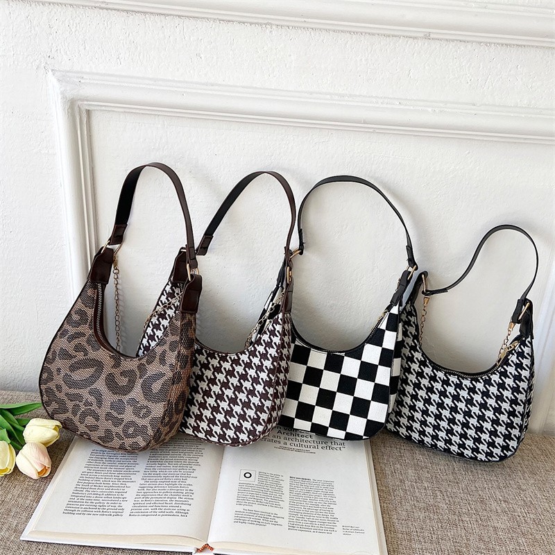 Autumn and winter checkered small bag 2021 new style, women's Instagram mini texture underarm bag, stylish crossbody bag for carrying full figure