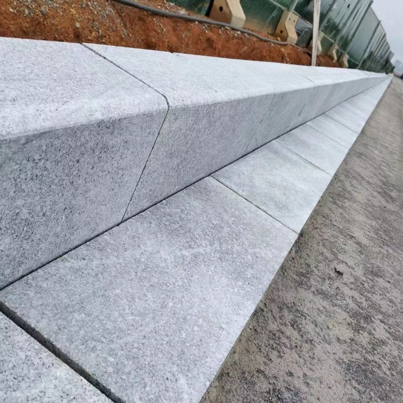 Granite sesame white curb stones, side stones, edge stones, flower beds, vegetable plots, tree pits, side slabs, flamed slabs, and curb stones Specification drawing