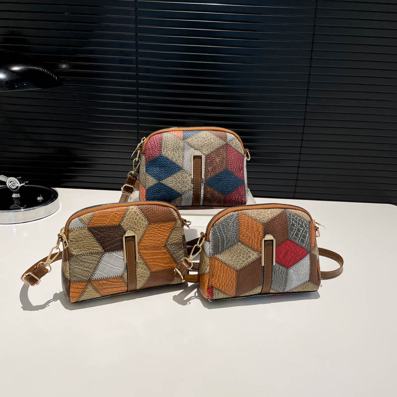Middle-aged mom bag for women 2024 New casual and fashionable printed soft leather multi-layer single-shoulder crossbody mobile phone pocket small bag Application Scenario