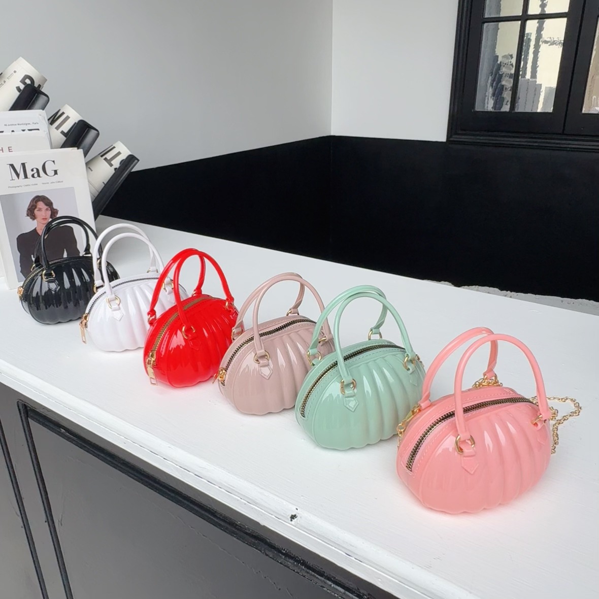 The 2025 autumn new women's handbag, hand-held crossbody bag, PVC bag, small pumpkin-shaped bag, creative bag, fashionable and fresh details Picture