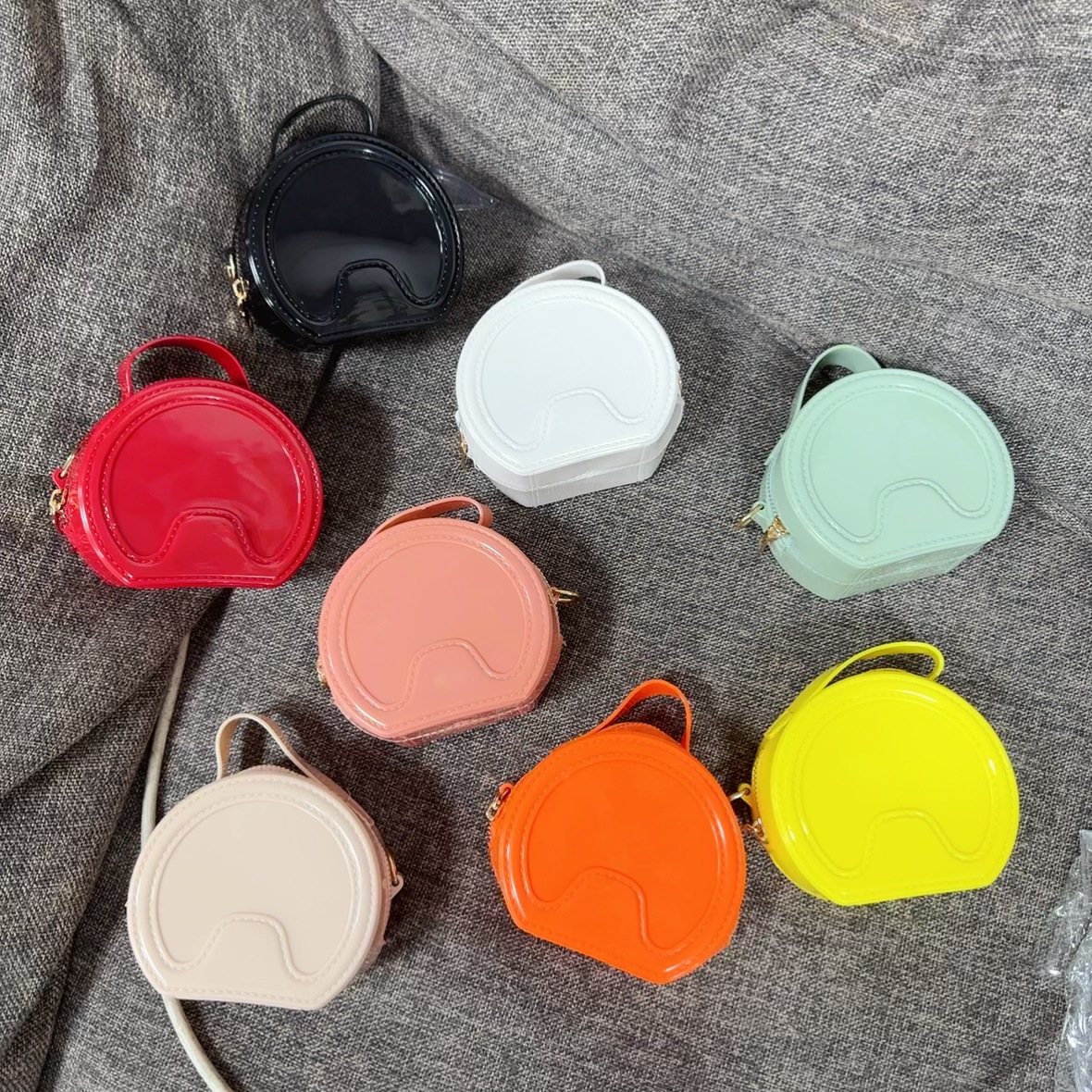 Fashionable and niche design small bag for women, Spring 2025 new crossbody bag, simple and casual hand-held shoulder bag for women full figure