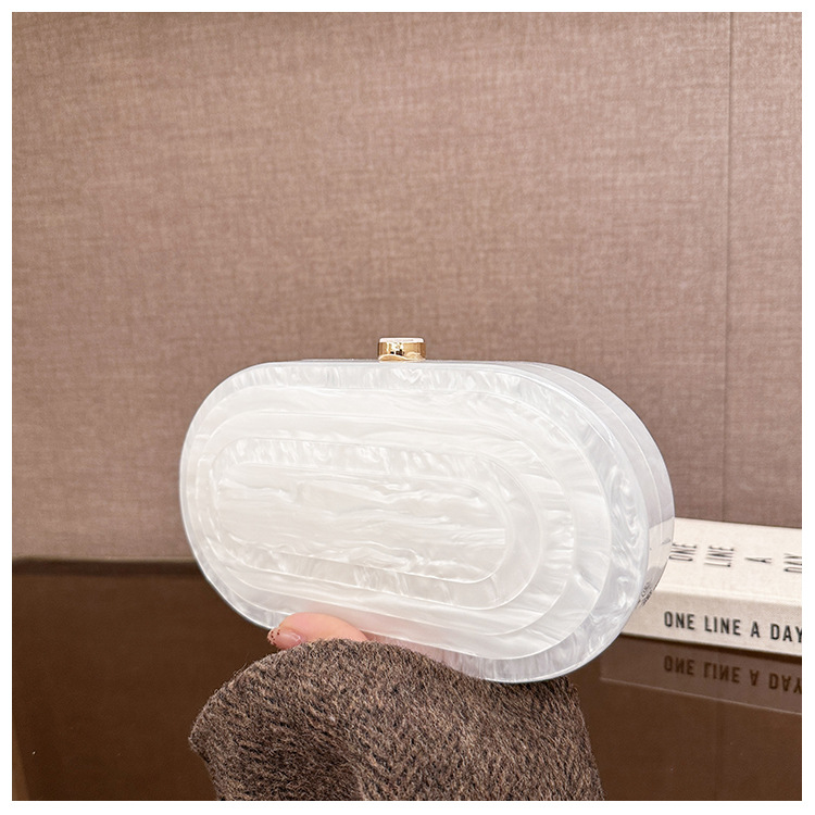 2025 Summer Cross-border Direct Sales Dinner Bag: Retro European and American patchwork bag, trendy acrylic bag, single-shoulder chain bag Application Scenario