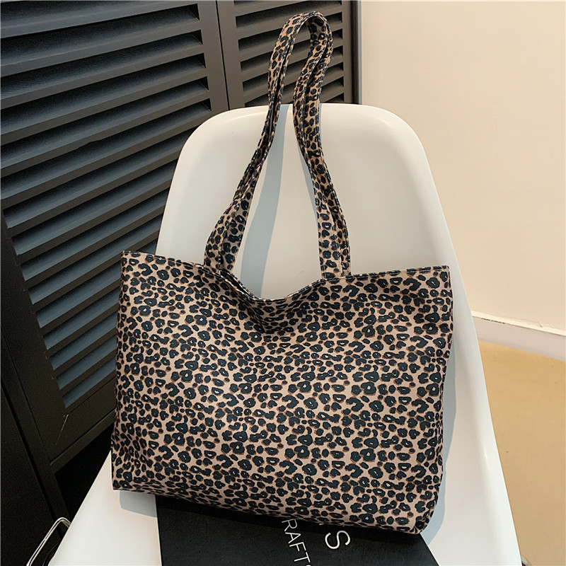 Leopard print canvas casual large-capacity 2024 new trendy autumn and winter stylish commuter hand-held shoulder tote bag for women full figure