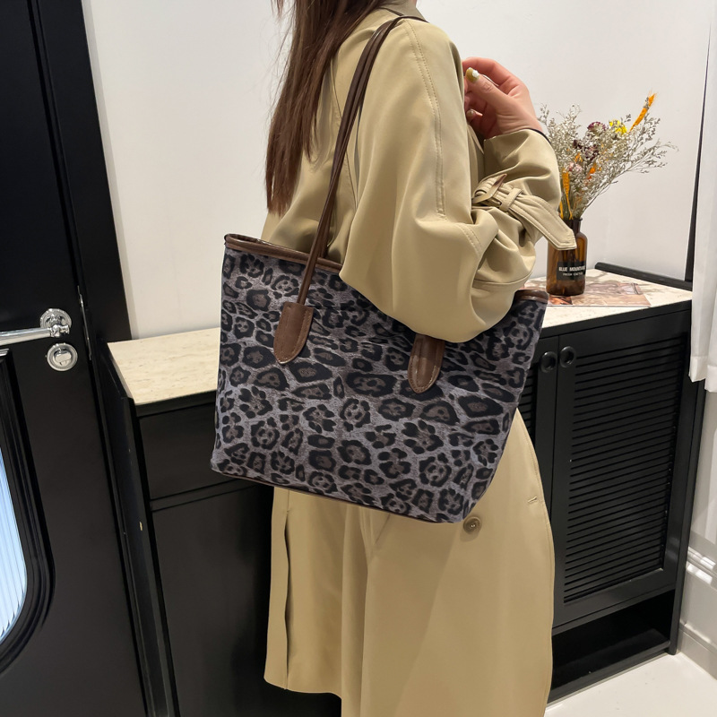 Cross-border autumn and winter large-capacity retro leopard print tote bag for women, 2024 new trendy Korean-style fashionable commuting single-shoulder bag Specification drawing