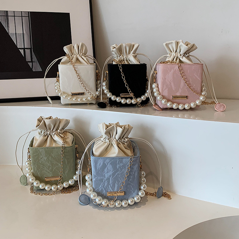 Pearl chain drawstring bag for women, new Spring/Summer 2024 square bucket bag, retro Chinese style single-shoulder crossbody bag Application Scenario