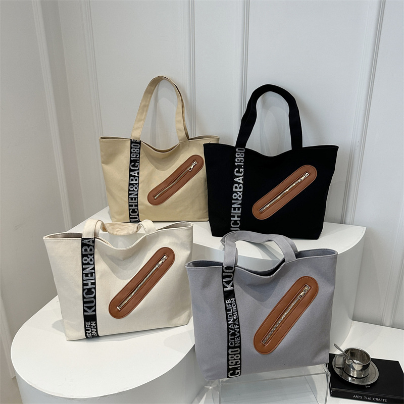Cross-border retro fashion tote bag for women 2024 New large-capacity versatile casual single-shoulder bag for commuting Application Scenario