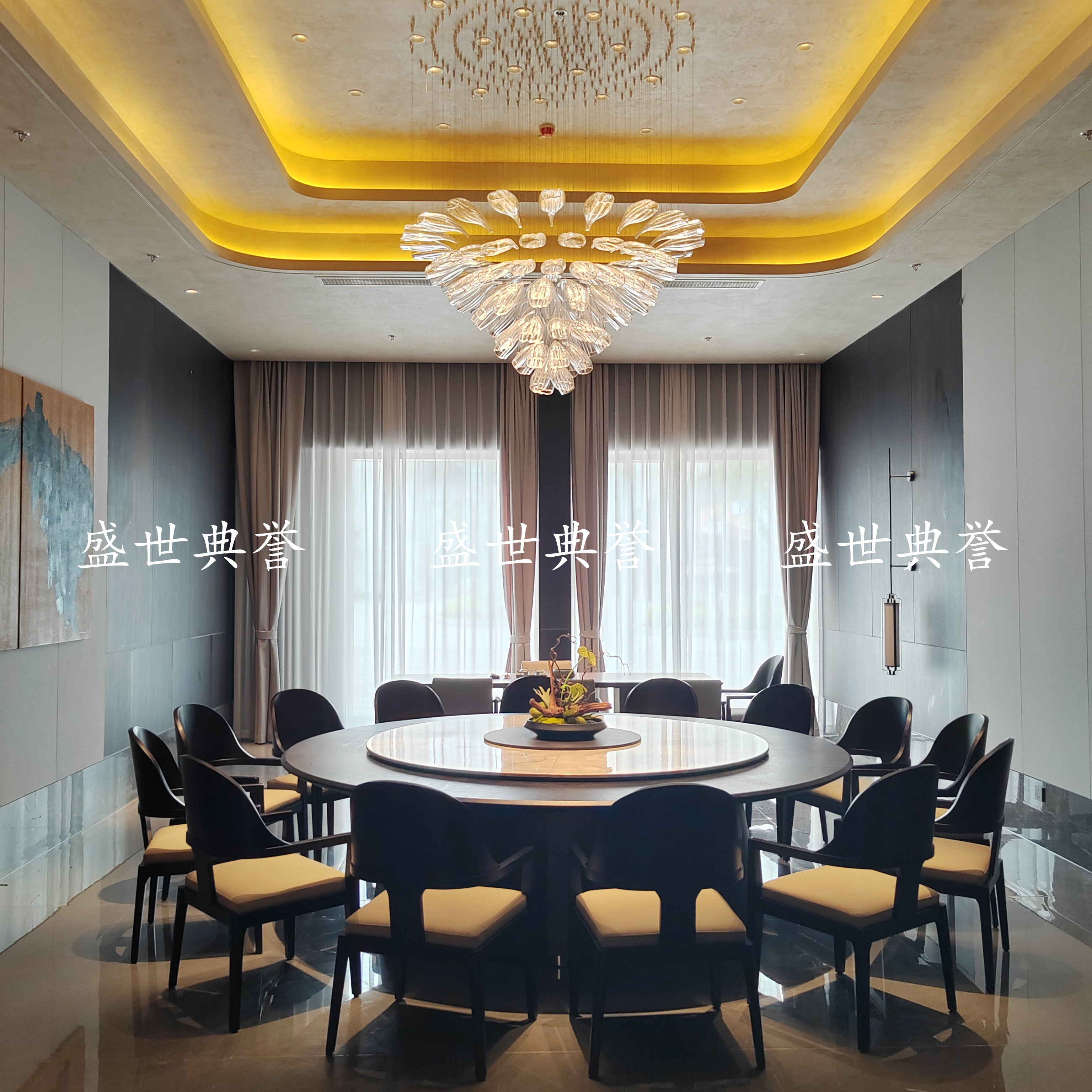 Lhasa International Hotel's solid wood dining chairs, modern light luxury electric dining tables and chairs for the seafood restaurant, and white ash wood chairs for the club Item Picture
