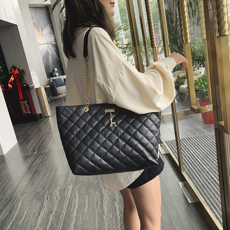 Women's bag 2022 New style embroidered thread diamond chain large bag crossbody bag Large capacity bag, Little Deer single-shoulder bag wholesale bag details Picture