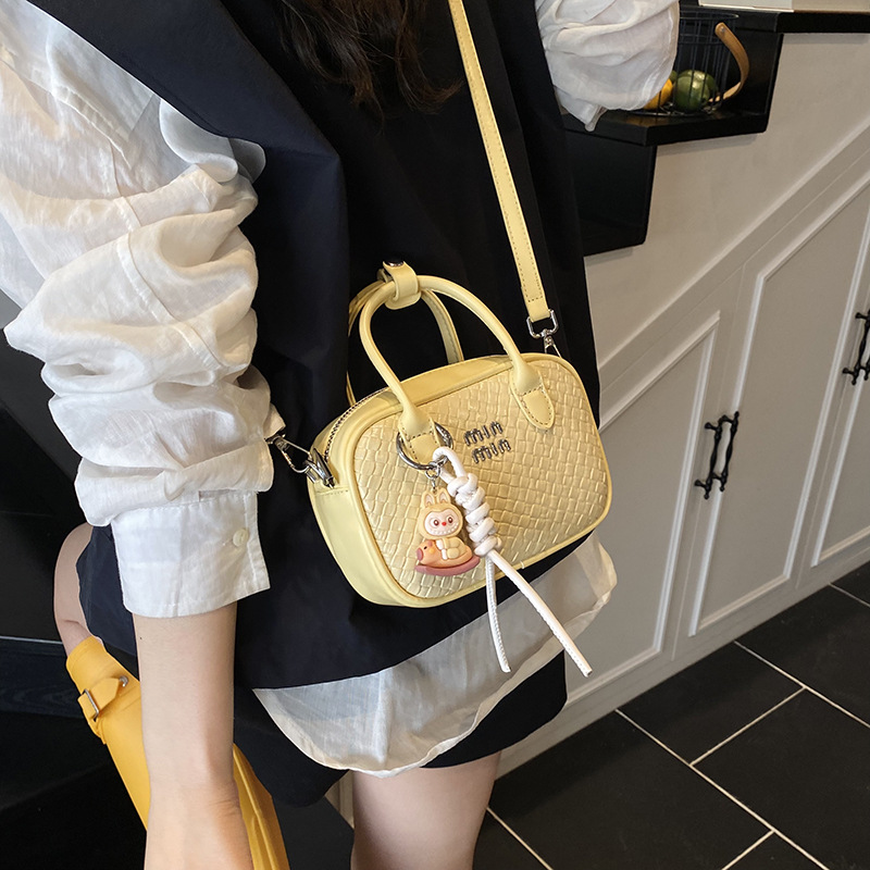 Korean casual hand-held commuting small square bag for women, new summer 2025 trendy and fashionable single-shoulder bag, simple crossbody bag Specification drawing