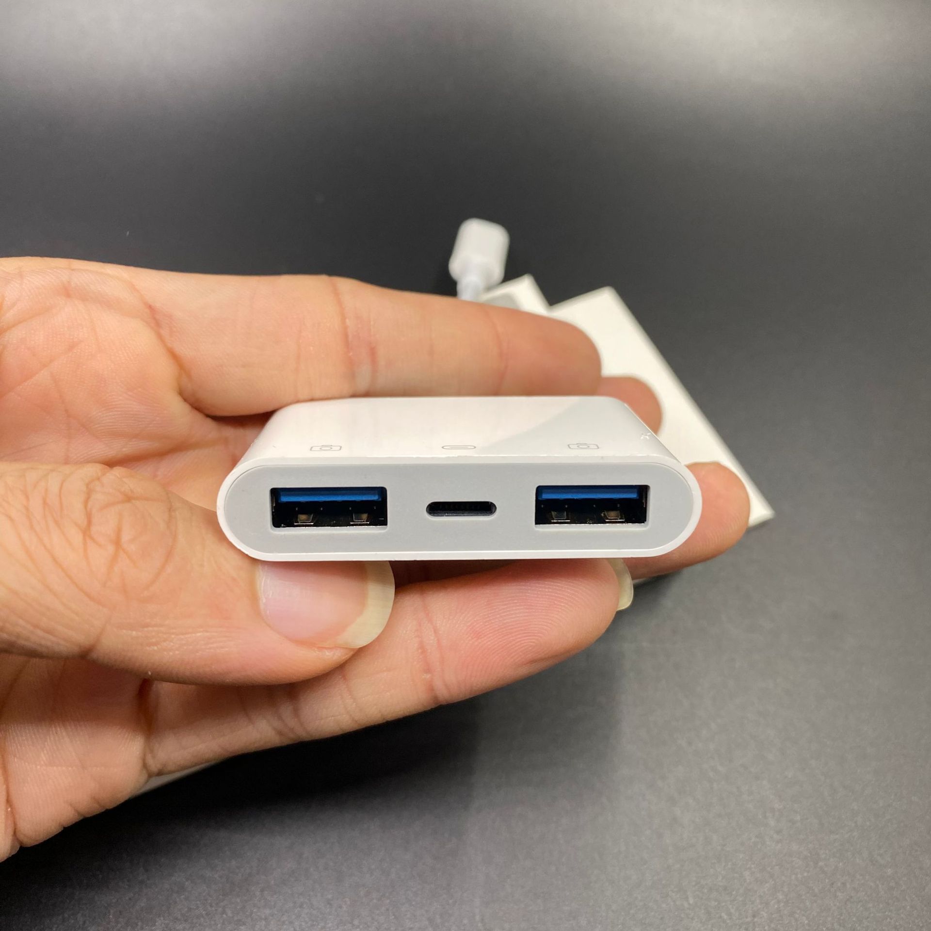 Compatible with Apple OTG dual USB charging, multi-functional USB3.0 mouse, keyboard, camera Lightning converter Application Scenario