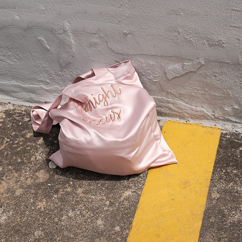 WJ7301F satin silk hand-embroidered satin shoulder bag from a Korean designer brand, the same style as Lee Seon-mi full figure