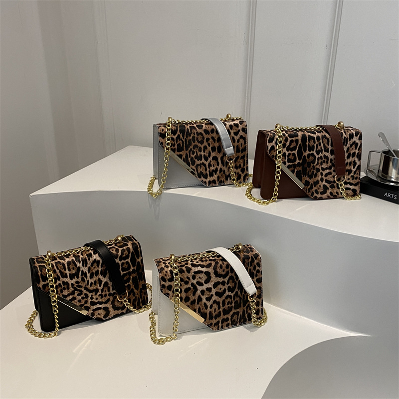 2024 New stylish and versatile single-shoulder crossbody bag with a high-end and niche design, underarm bag, women's leopard print handbag Application Scenario