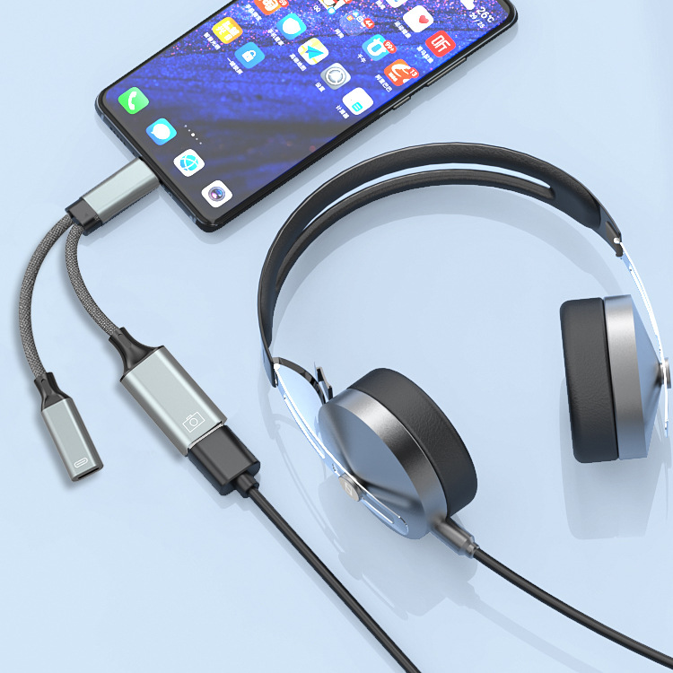 The cross-border bestseller multi-functional type-c 2-in-1 adapter cable with PD fast charging and OTG is available in stock for Ipad Pro Application Scenario