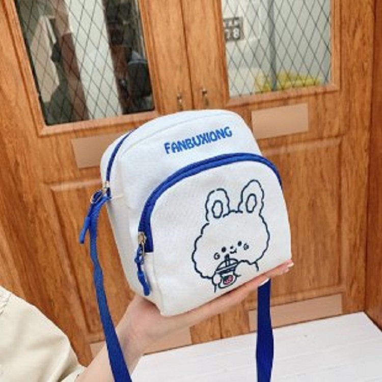 Canvas small bag logo design, simple single-shoulder bag, fashionable and versatile letter crossbody mobile phone bag, student dance party Application Scenario