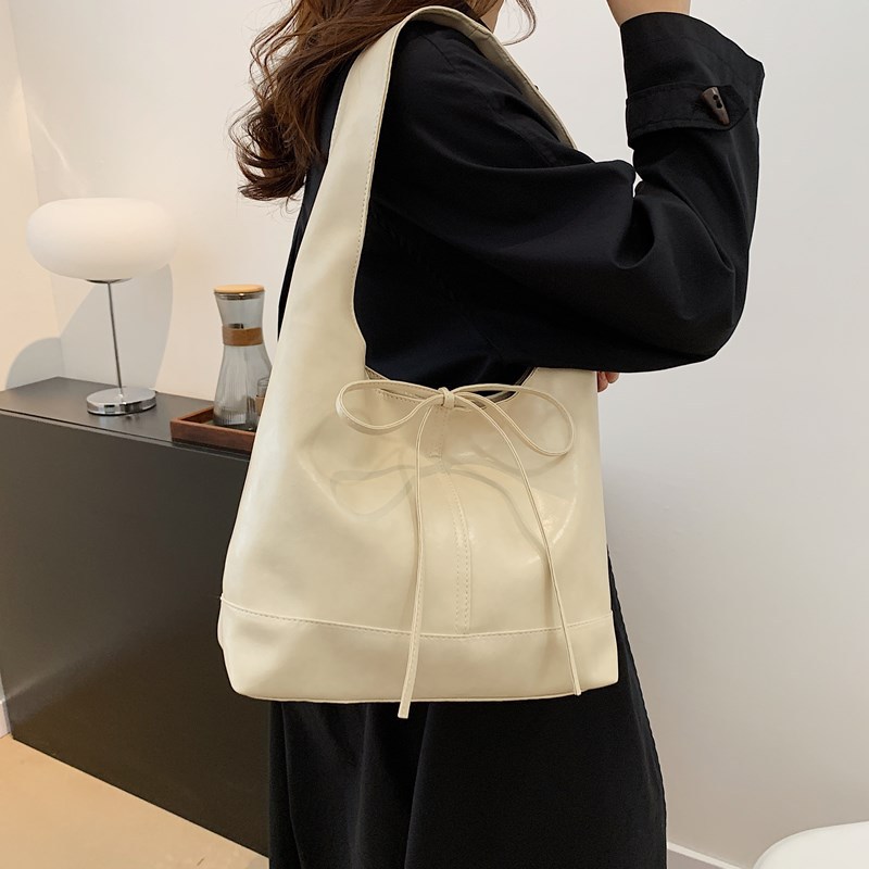 Fashionable pleated tote bag for women, Korean style trendy large-capacity underarm bag 2024, versatile, niche and high-end single-shoulder bag details Picture