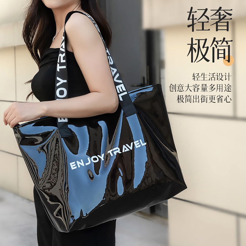 TPU large-capacity swimming bag, dry and wet separation toiletry bag, beach bag, fashionable fitness bag, single-shoulder crossbody bag, sports bag full figure