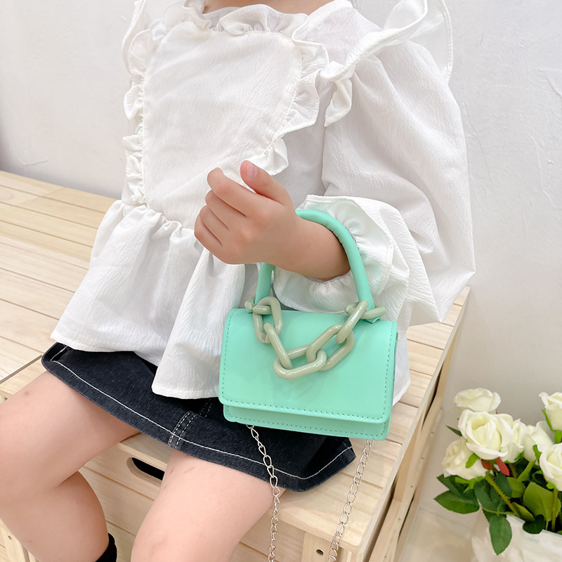 A 2022 new fashion chain mini handbag for women, a French ins single-shoulder crossbody bag, and a personalized small bag Application Scenario