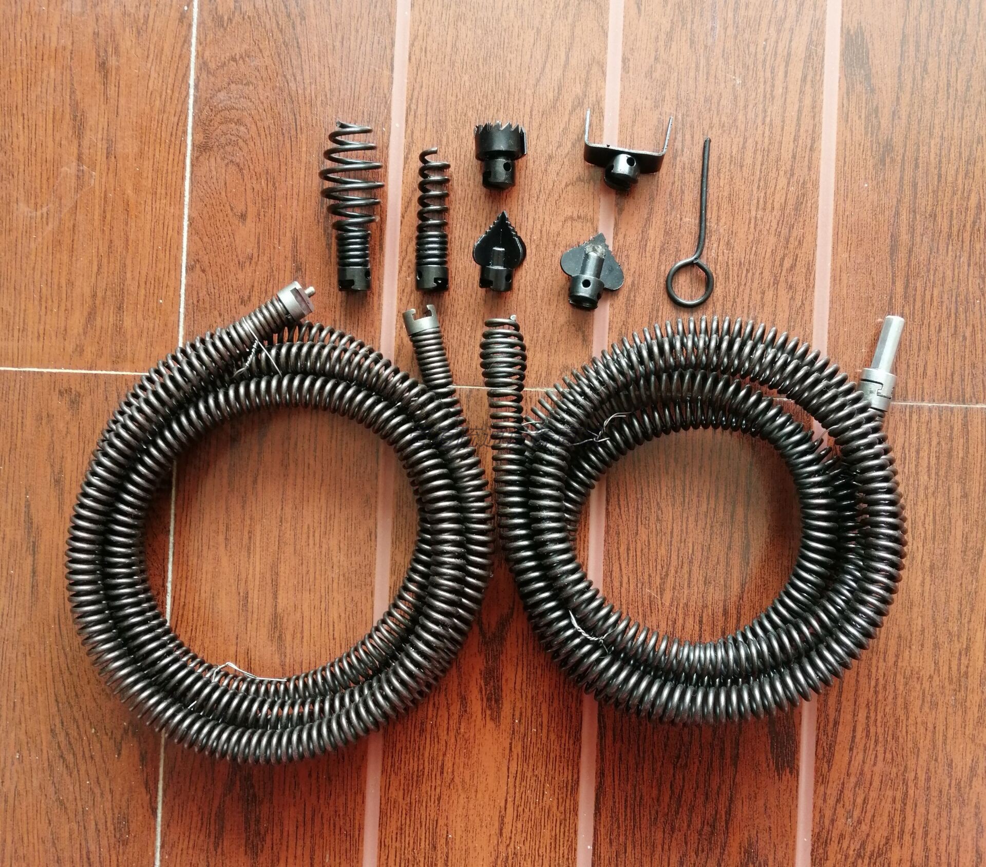 The spring diameter of the household electric drill unclogging device is 16mm. It is a soft spring used to unclog sewer pipes full figure