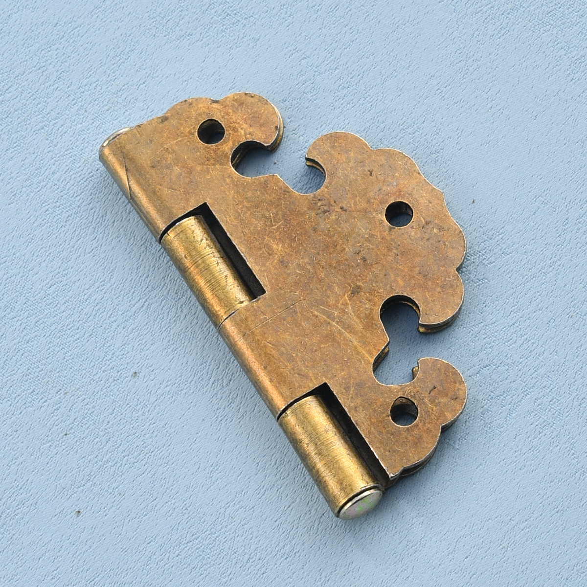 Copper-style antique iron sheet hinges, old-fashioned external hinge wardrobes, camphor wood box furniture, external copper hinges, antique bronze Application Scenario