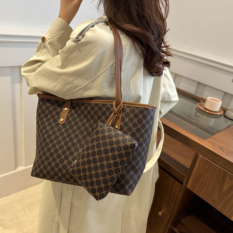 Cross-border Trend 2025 Summer New Women's multi-layered large-capacity single-shoulder crossbody bag, a high-quality commuting handbag details Picture