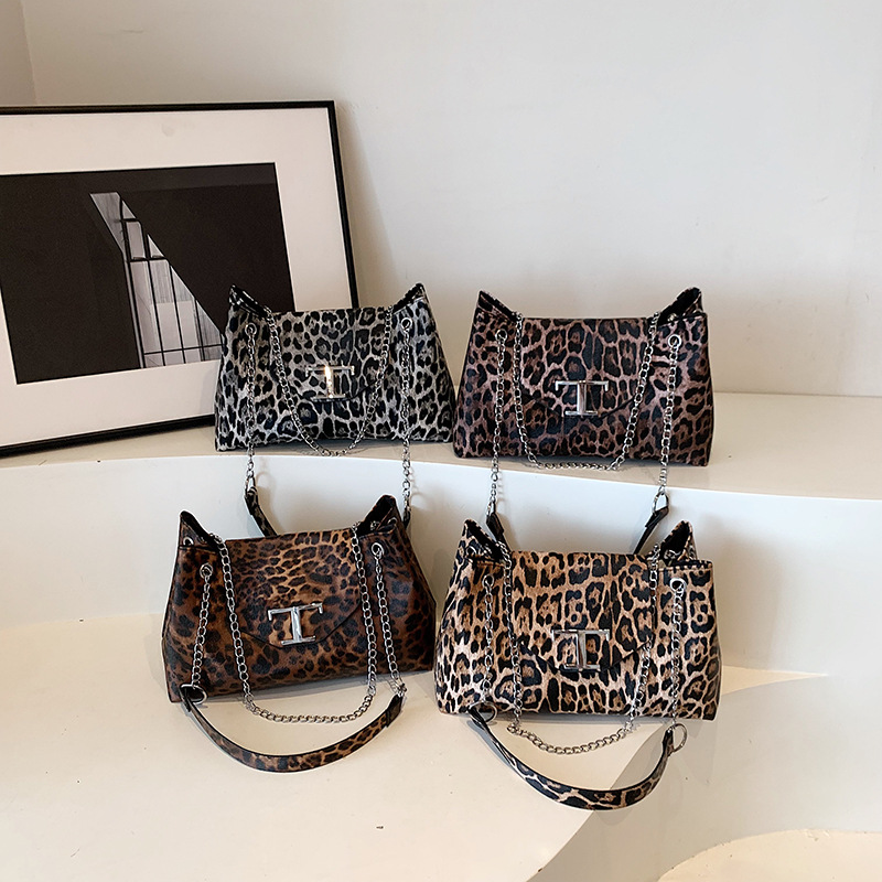 Large-capacity single-shoulder hand-carry canvas bag, new fashionable and trendy leopard print crossbody bag, niche casual and trendy tote bag for women full figure