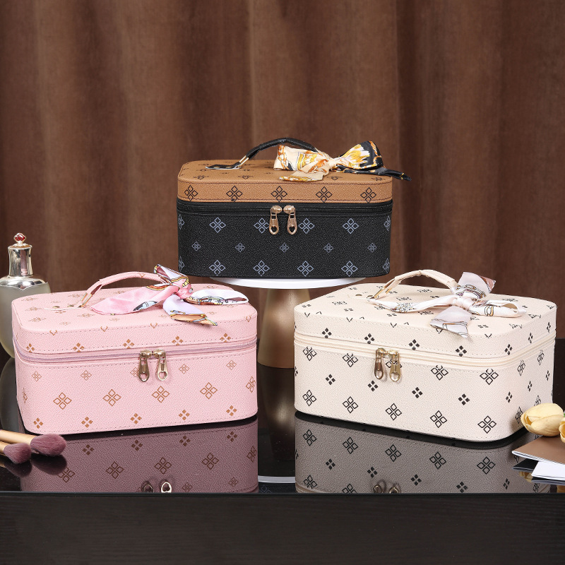 Cosmetic bag with European and American style, high-end feel, portable large-capacity storage bag, travel hand-held souvenir, cosmetic case with mirror Application Scenario