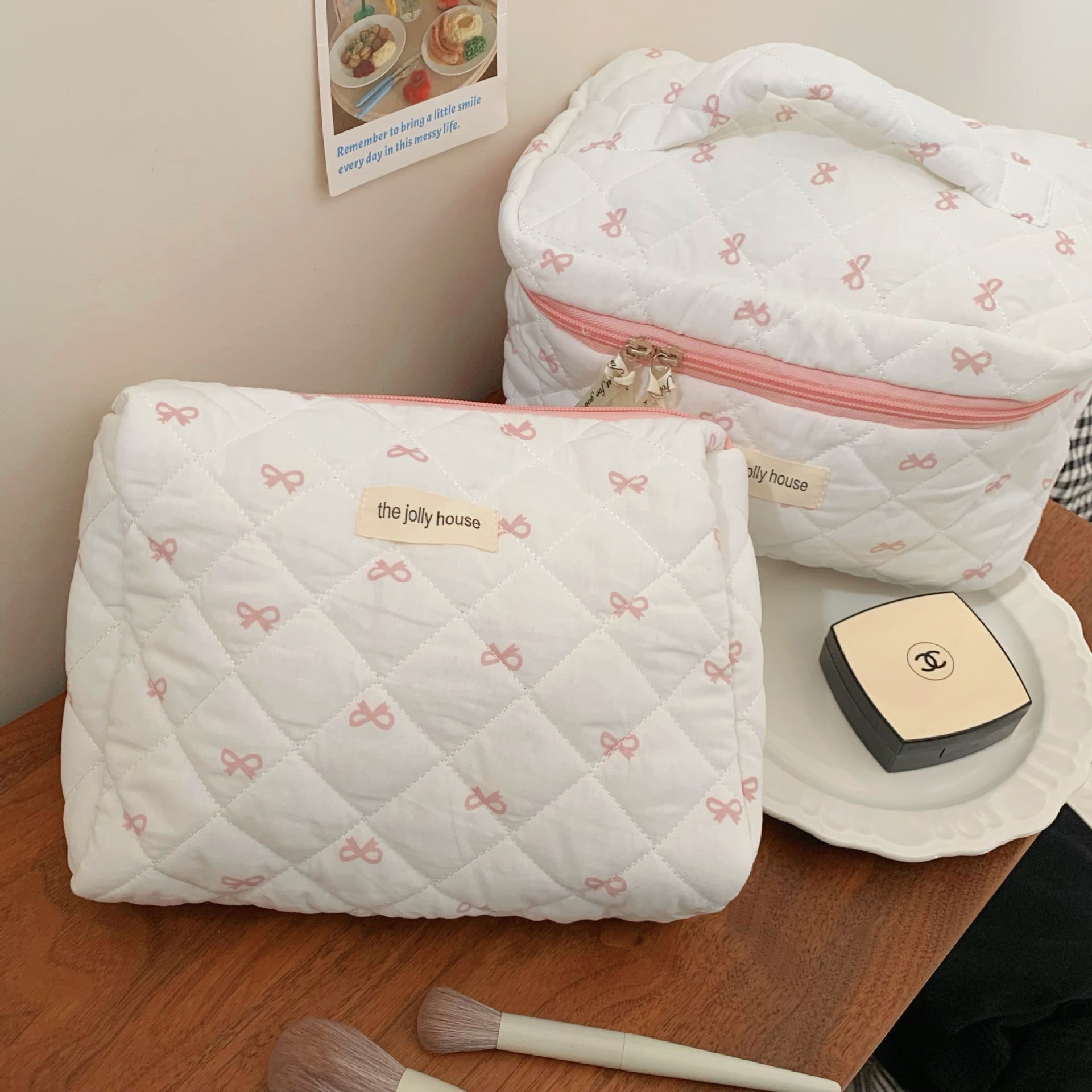Korean-style girlish makeup bag, high school girls' appearance level bow, portable large-capacity travel cosmetics storage bag details Picture