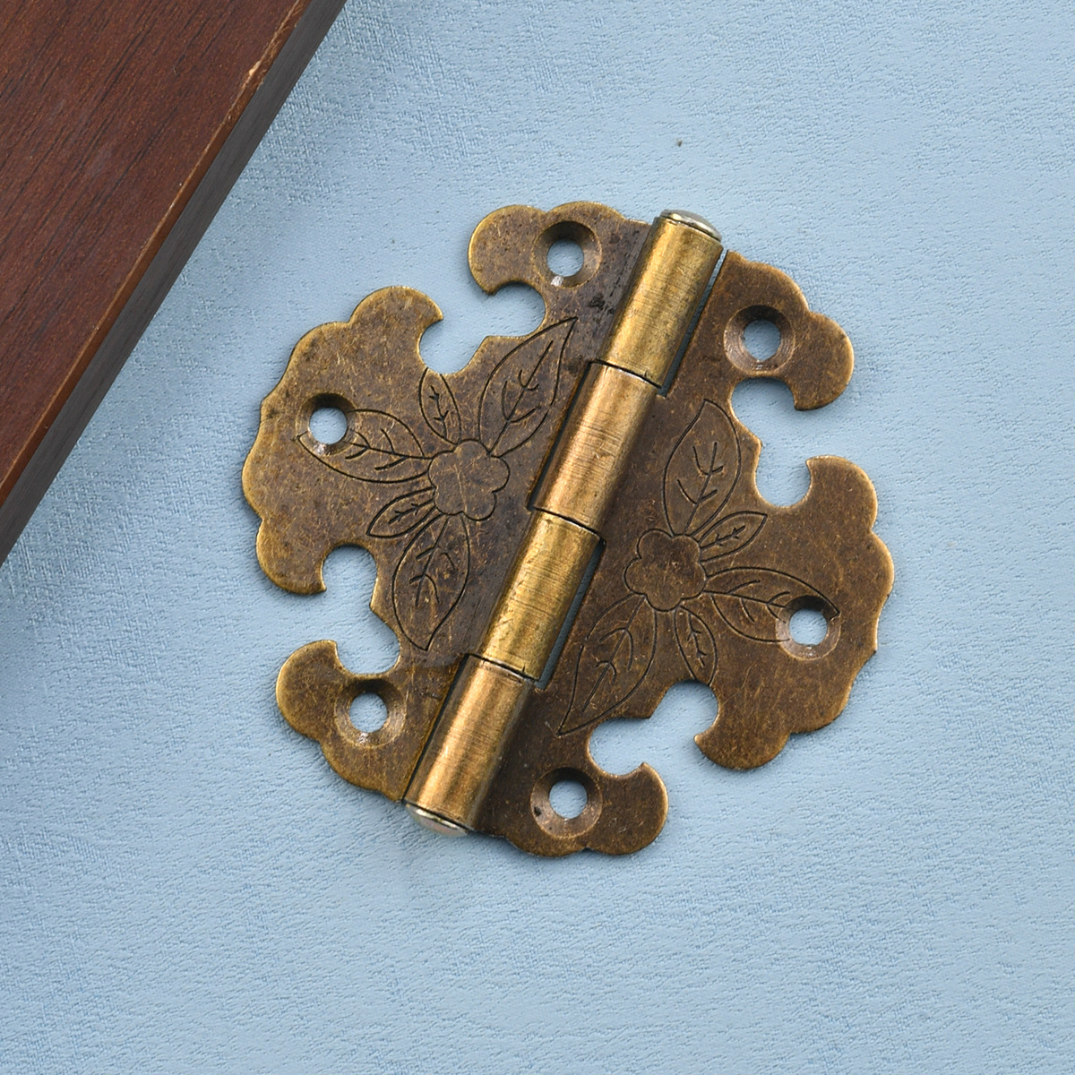 Copper-style antique iron sheet hinges, old-fashioned external hinge wardrobes, camphor wood box furniture, external copper hinges, antique bronze details Picture