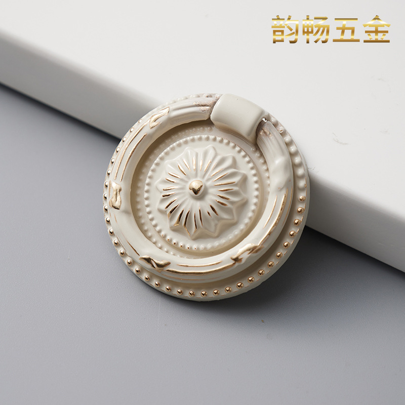 A variety of antique-style handles, chrysanthemum drawer handles, cabinet handles, decorative handles, zinc alloy handles, and red antique copper handles Application Scenario