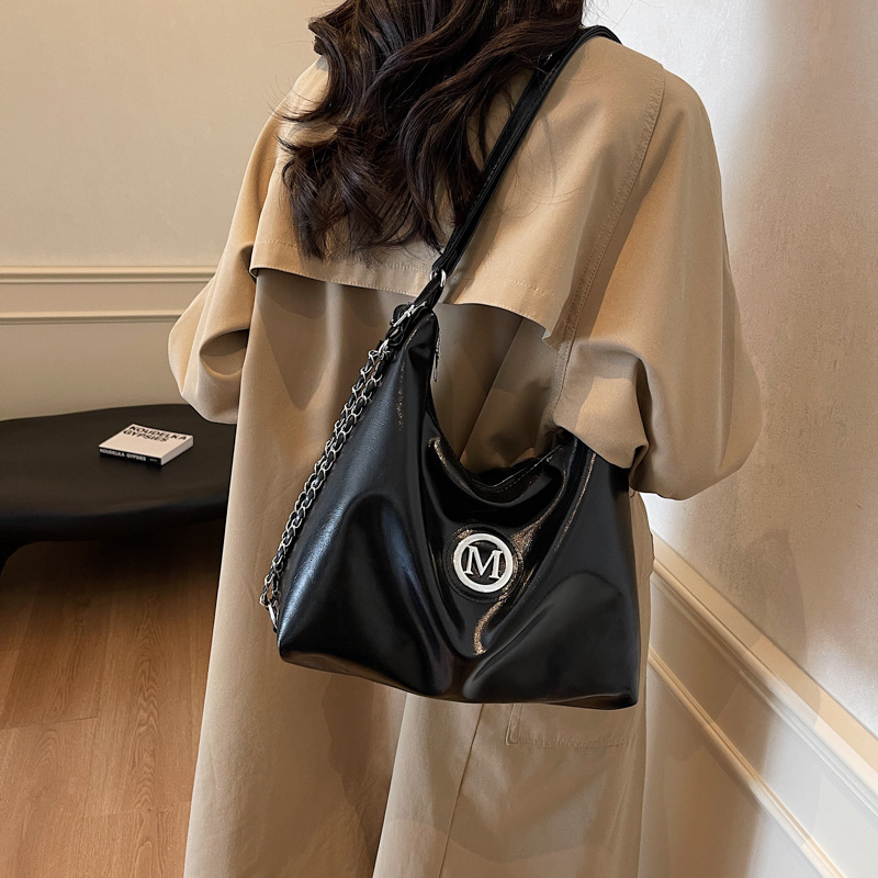 Large-capacity, fashionable and personalized underarm tote bag 2024 new style casual and stylish commuting backpack for women, crossbody bag Specification drawing