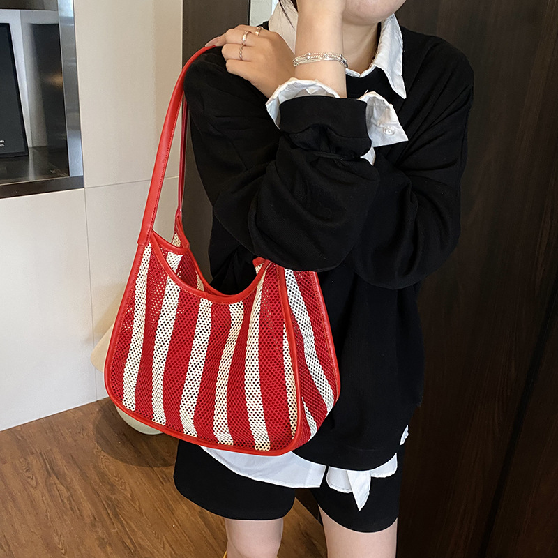 New Summer 2025 striped, versatile underarm bag, women's hollowed-out mother and child, large-capacity bucket bag, versatile shoulder bag Application Scenario