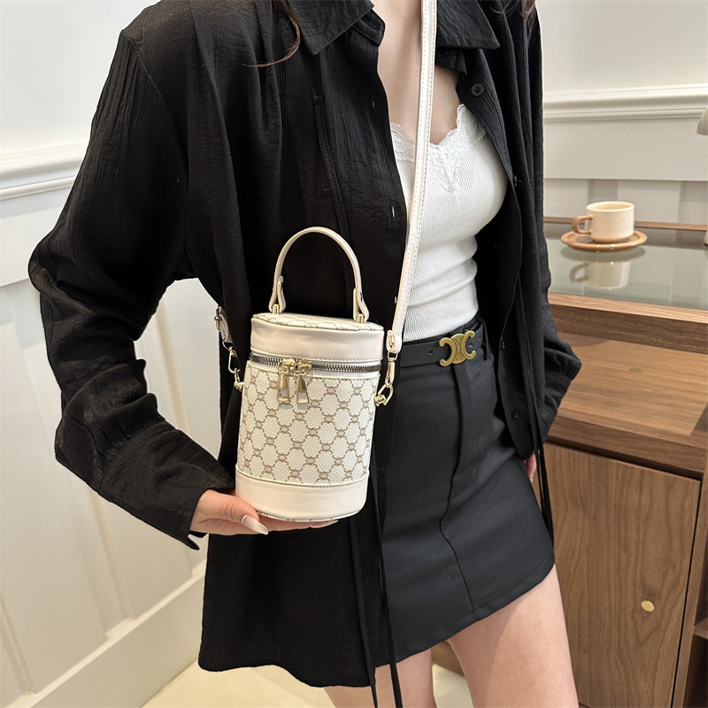 Autumn fashion hand-held cylindrical bag, textured women's bag, 2024 new crossbody stylish Korean style color-blocking single-shoulder bucket bag details Picture