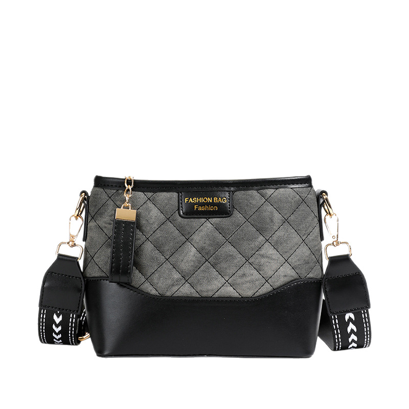 A niche design diamond-patterned bucket bag for women in 2025, featuring a contrasting color wide shoulder strap and a fashionable and trendy single-shoulder crossbody bag Item Picture