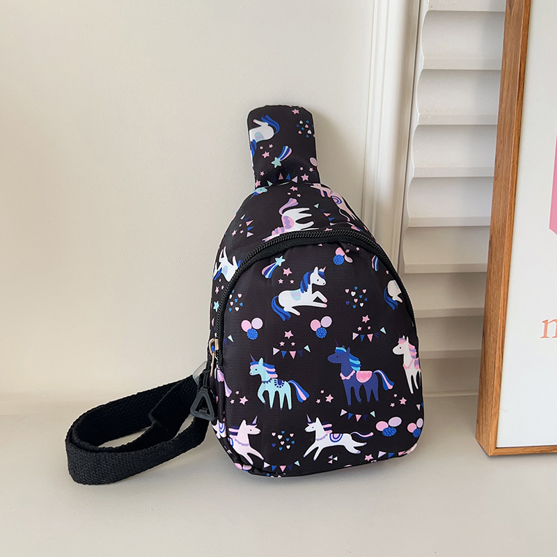 A cool and cute baby's small, light and casual girl's chest bag, a versatile and personalized crossbody bag for shopping Specification drawing