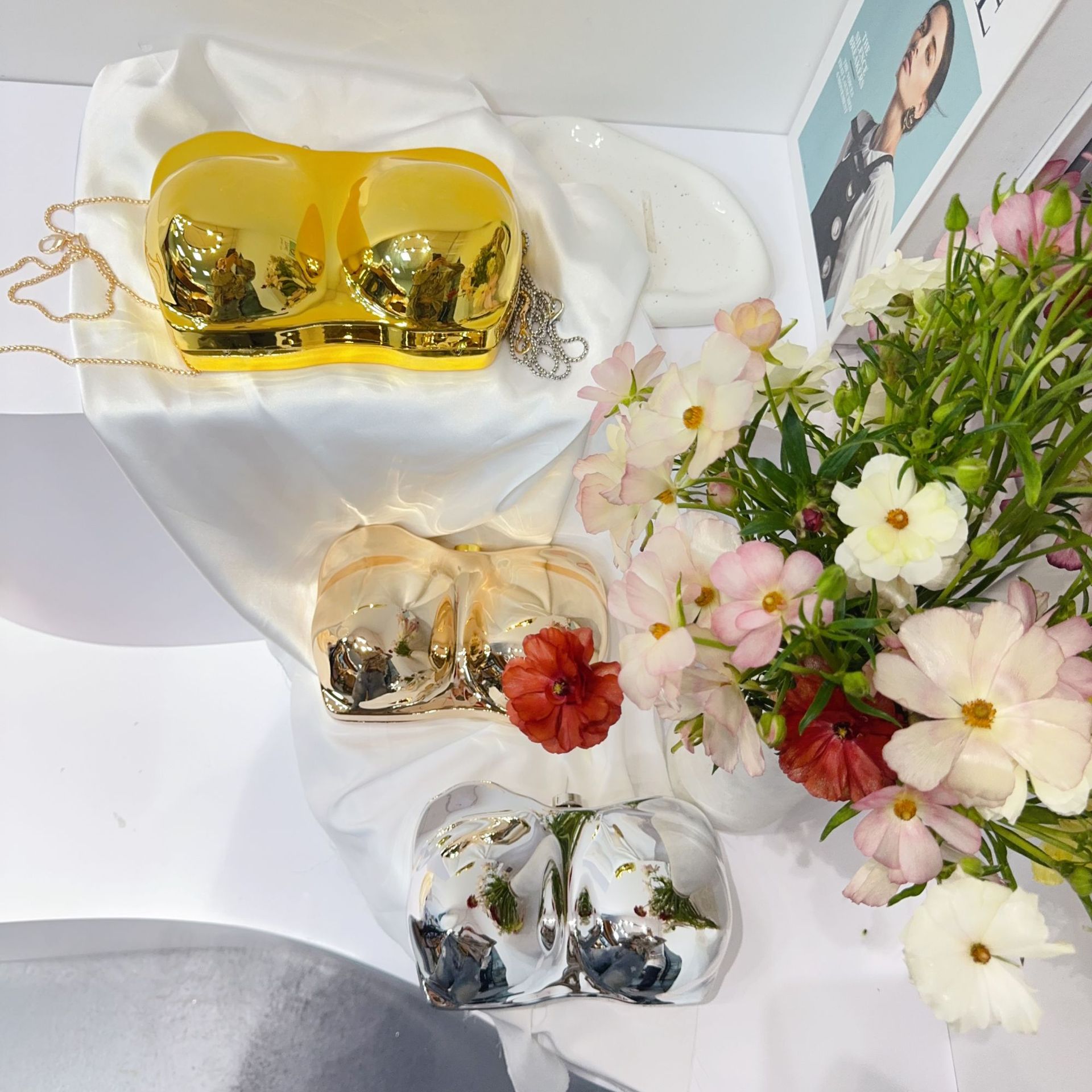 Cross-border new product creative and personalized chest acrylic bag, irregular-shaped bag, clutch bag, dinner bag, gold and silver in stock details Picture