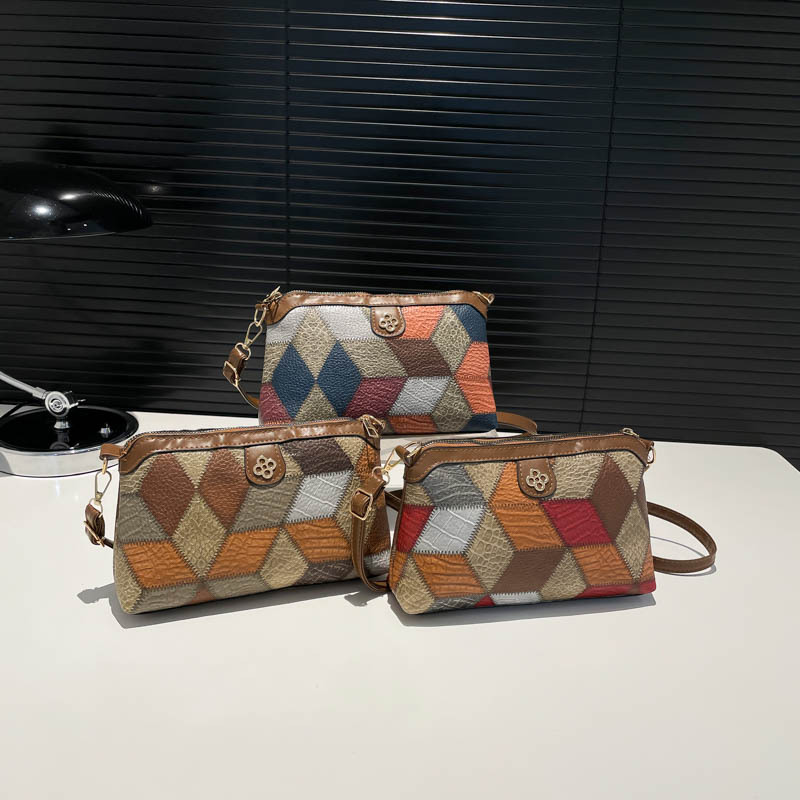 Ethnic style design women's bag, color-blocking and color-matching crossbody bag, new 2024 autumn and winter mobile phone bag, casual single-shoulder bag Application Scenario
