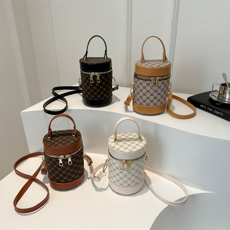Autumn fashion hand-held cylindrical bag, textured women's bag, 2024 new crossbody stylish Korean style color-blocking single-shoulder bucket bag Application Scenario