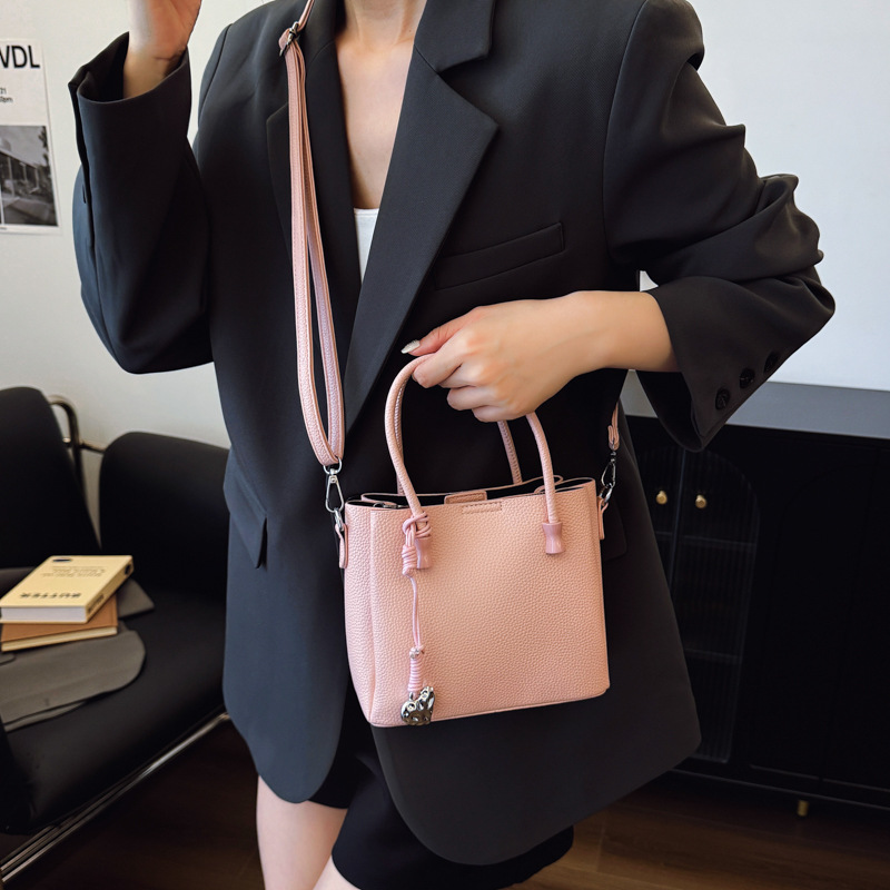 A trendy and high-quality hand-held bucket bag for women 2025, a new versatile solid color casual and stylish single-shoulder crossbody bag Specification drawing