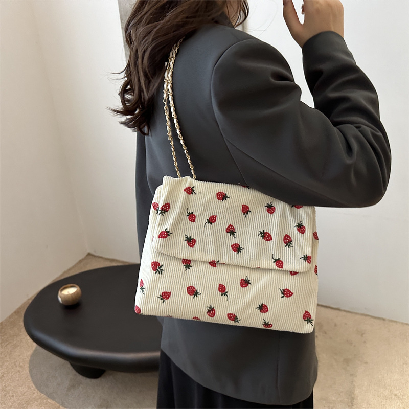 A niche design bag for women's 2024 new autumn and winter fashion strawberry corduroy chain bag, a versatile single-shoulder crossbody bag Specification drawing