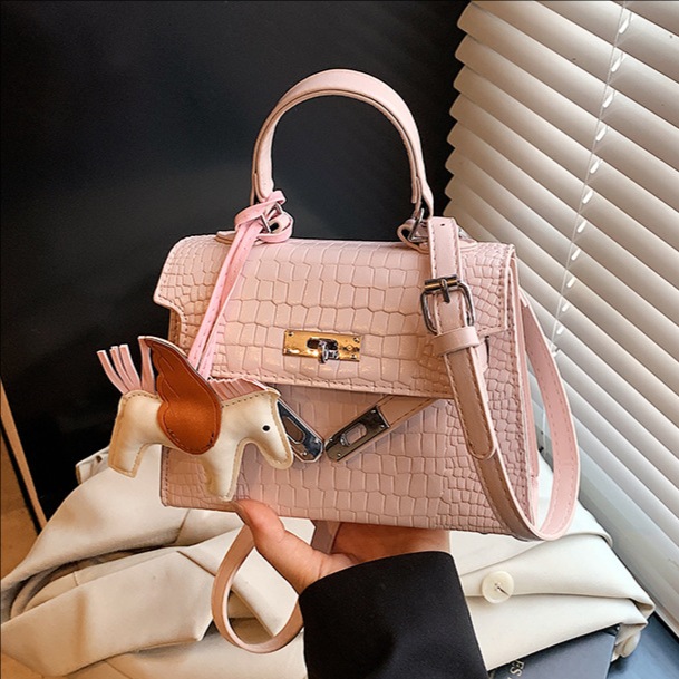 The new 2025 cross-border crocodile pattern fashionable hand-held Kelly bag is a versatile, high-end and stylish single-shoulder crossbody bag for women full figure