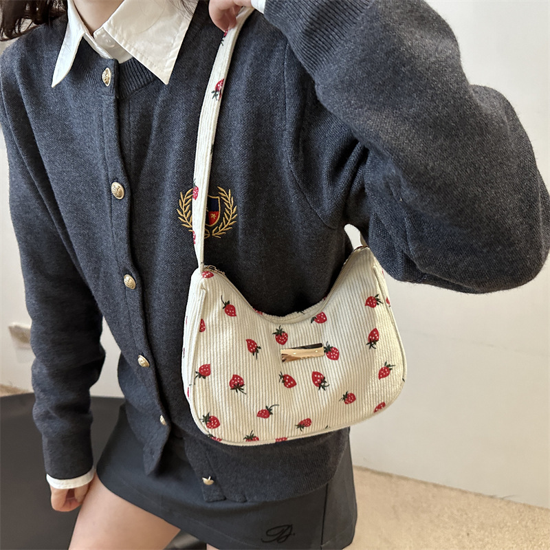 Underarm bag for women 2024 New trendy autumn, cute strawberry small square bag, artistic single-shoulder small bag, casual crossbody bag details Picture