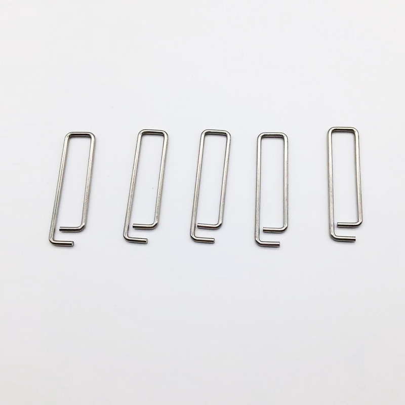 The manufacturer supplies wholesale of irregular spring hardware accessories, alloy, natural color stainless steel and non-standard irregular spring buckles details Picture