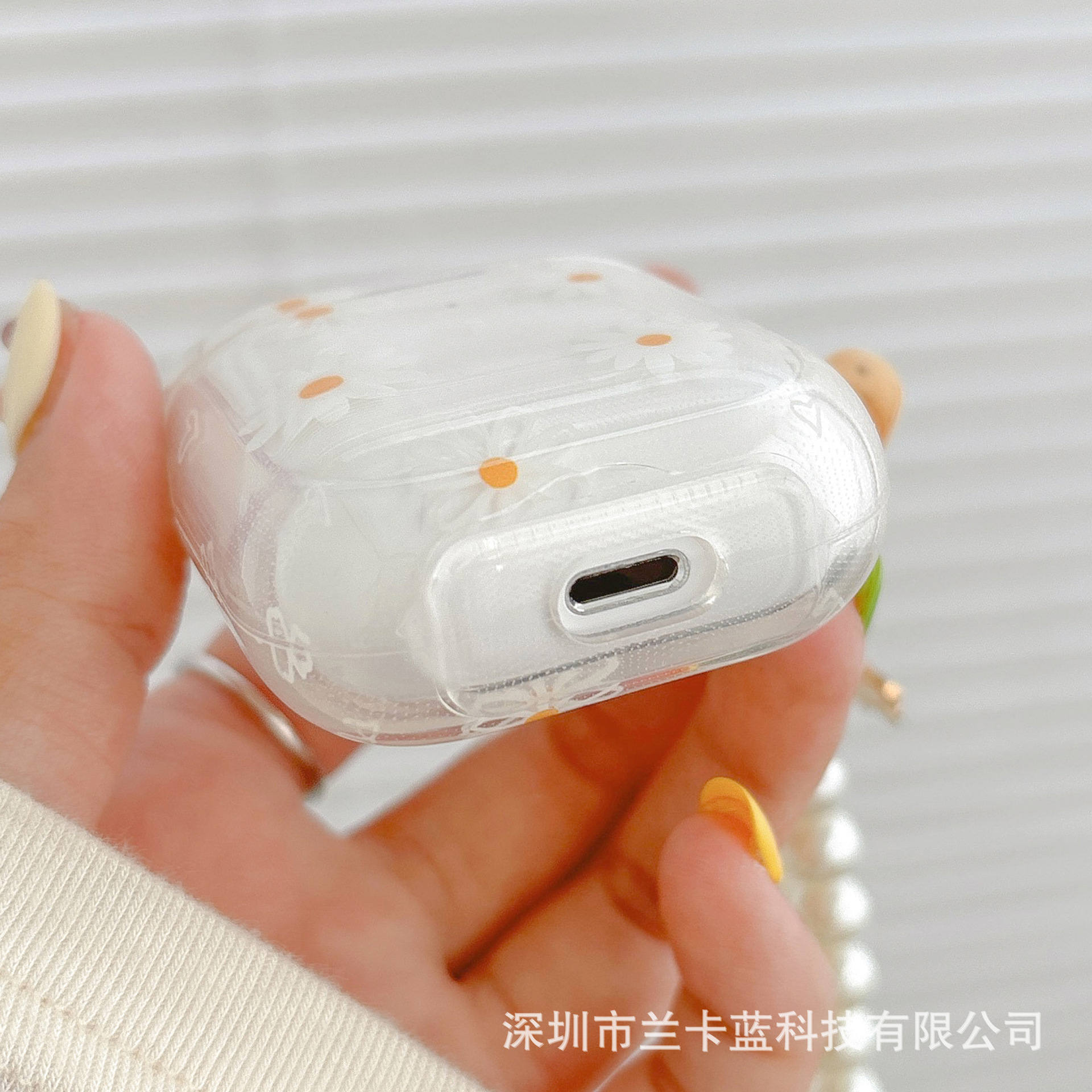 Suitable for AirPods 1/2/3 Pro PRO2 Bluetooth earphone case, high-transparency Daisy imitation pearl pendant IMD shell details Picture