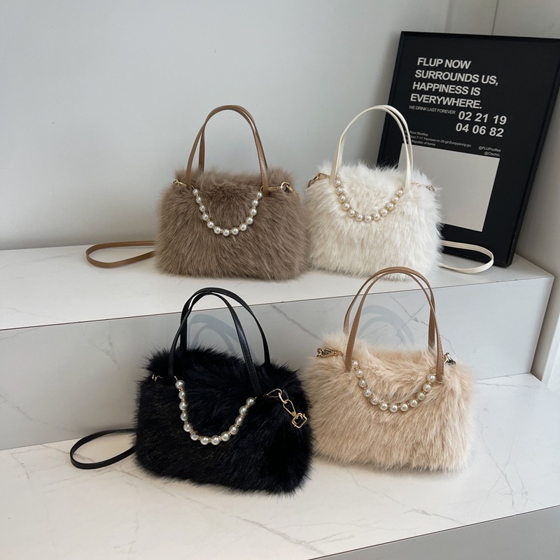 Furry hand-held small bag 2024 new style pearl wool square bag, fashionable autumn and winter texture women's crossbody bag Application Scenario