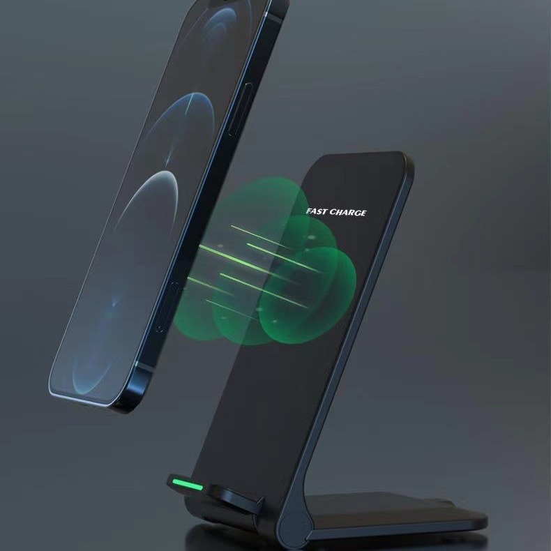 A 2024 bestseller for Apple's 15W wireless fast charging smartphone digital magnetic charger for cross-border use Application Scenario