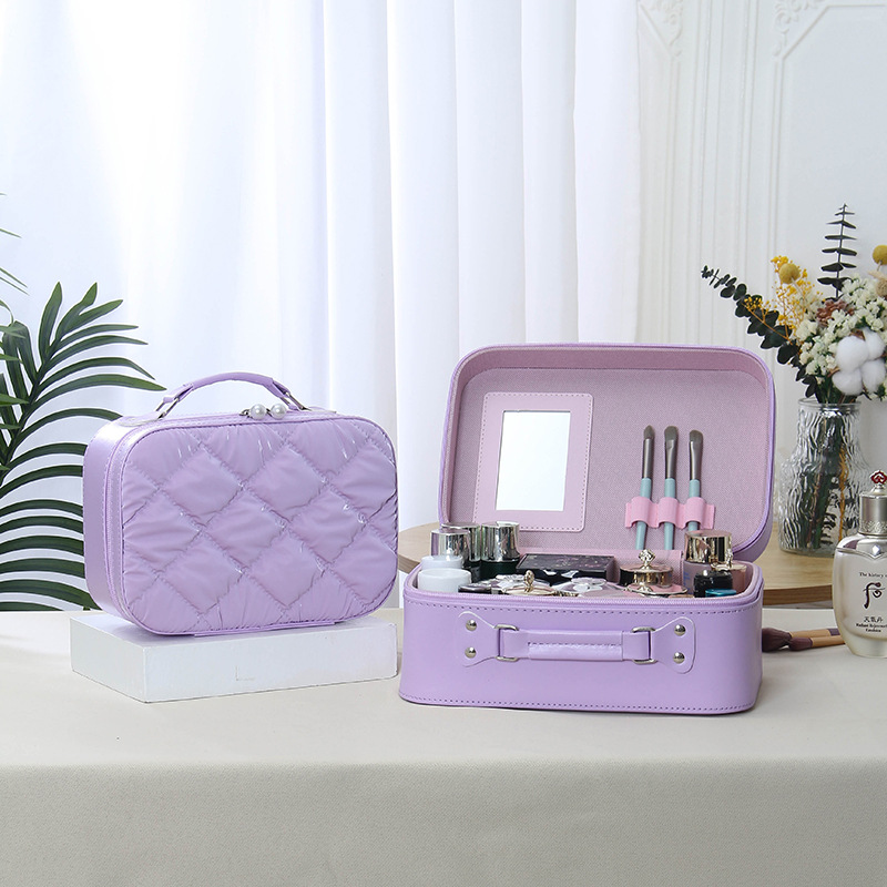 Amazon diamond-shaped makeup bag, simple and elegant, portable waterproof, travel-sized makeup box with mirror storage Application Scenario