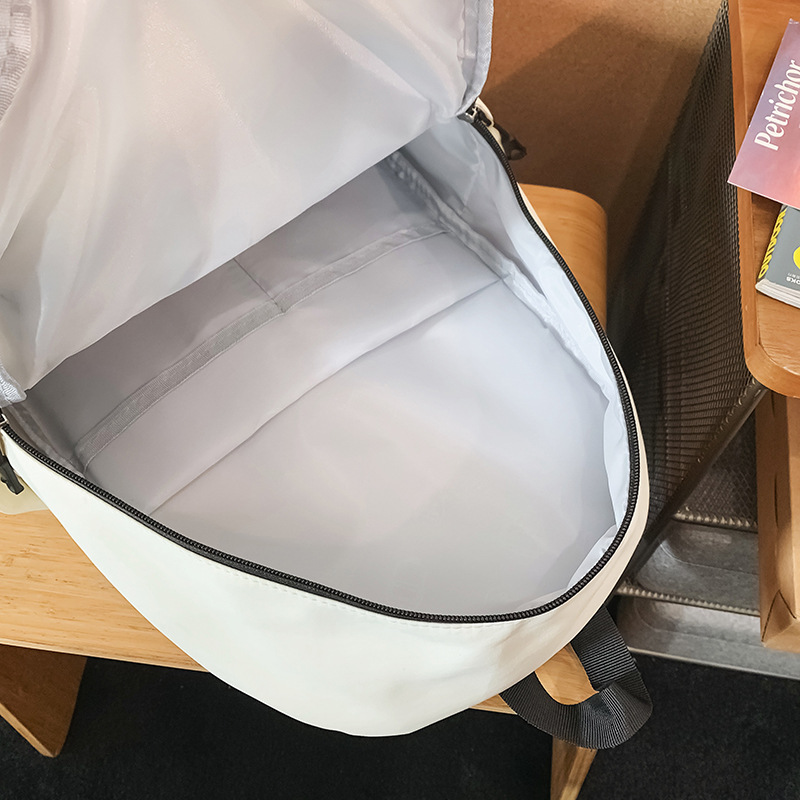 A simple, niche and large-capacity high school backpack for men's college birthday, and a lightweight travel and casual backpack for women Application Scenario