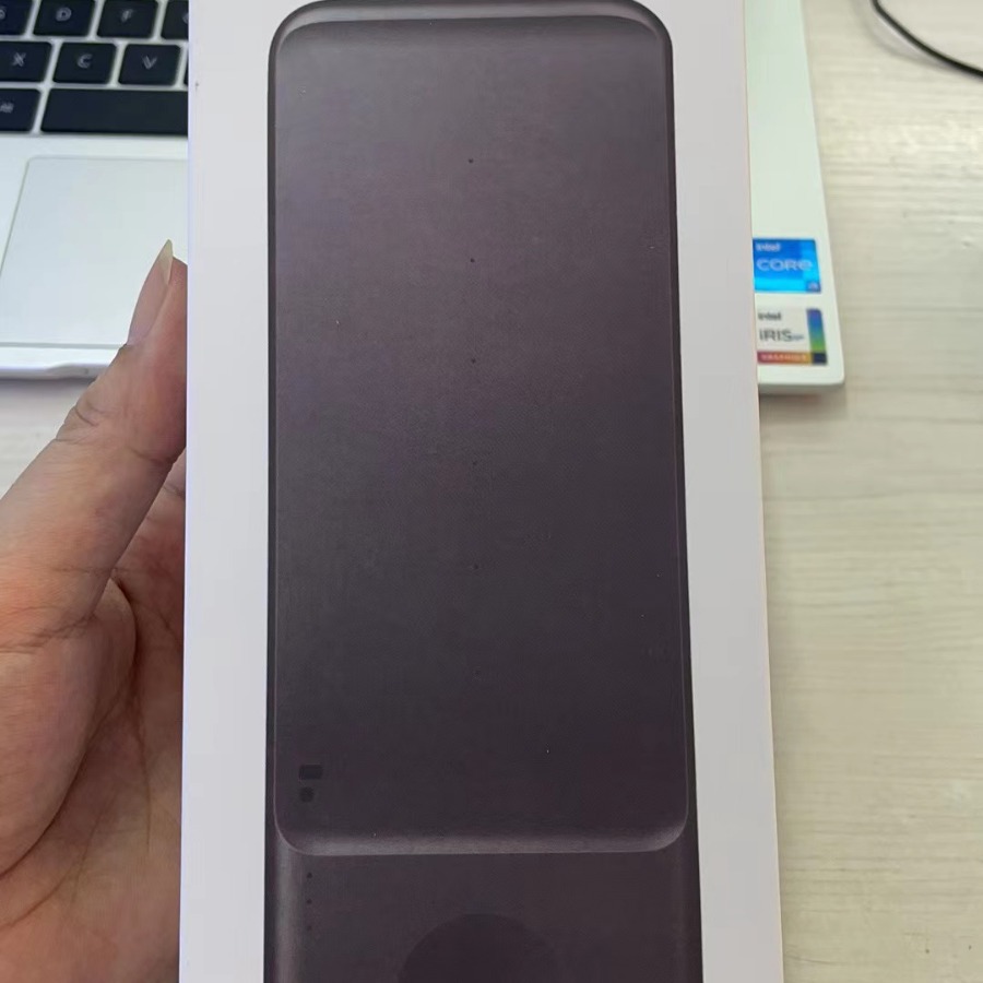Wireless charger for Samsung mobile phones and watches, Samsung series wireless charger for watches and mobile phones, Huaqiangbei Application Scenario